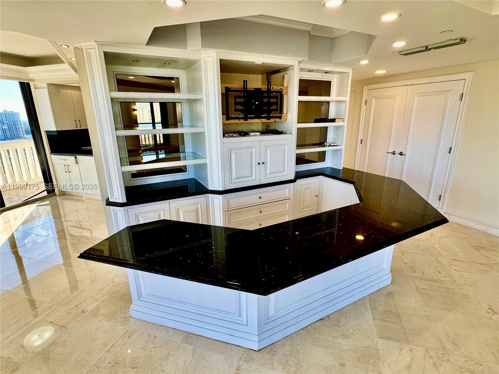 2000 Island Blvd 1801 photo 11