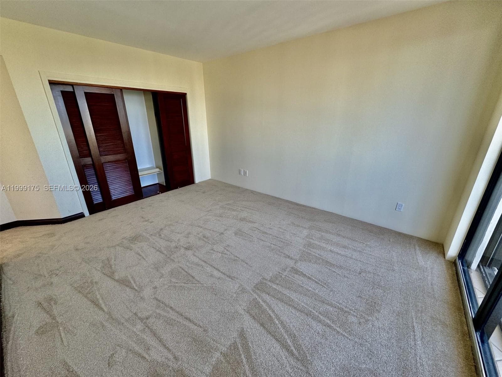 2000 Island Blvd 1801 photo 19