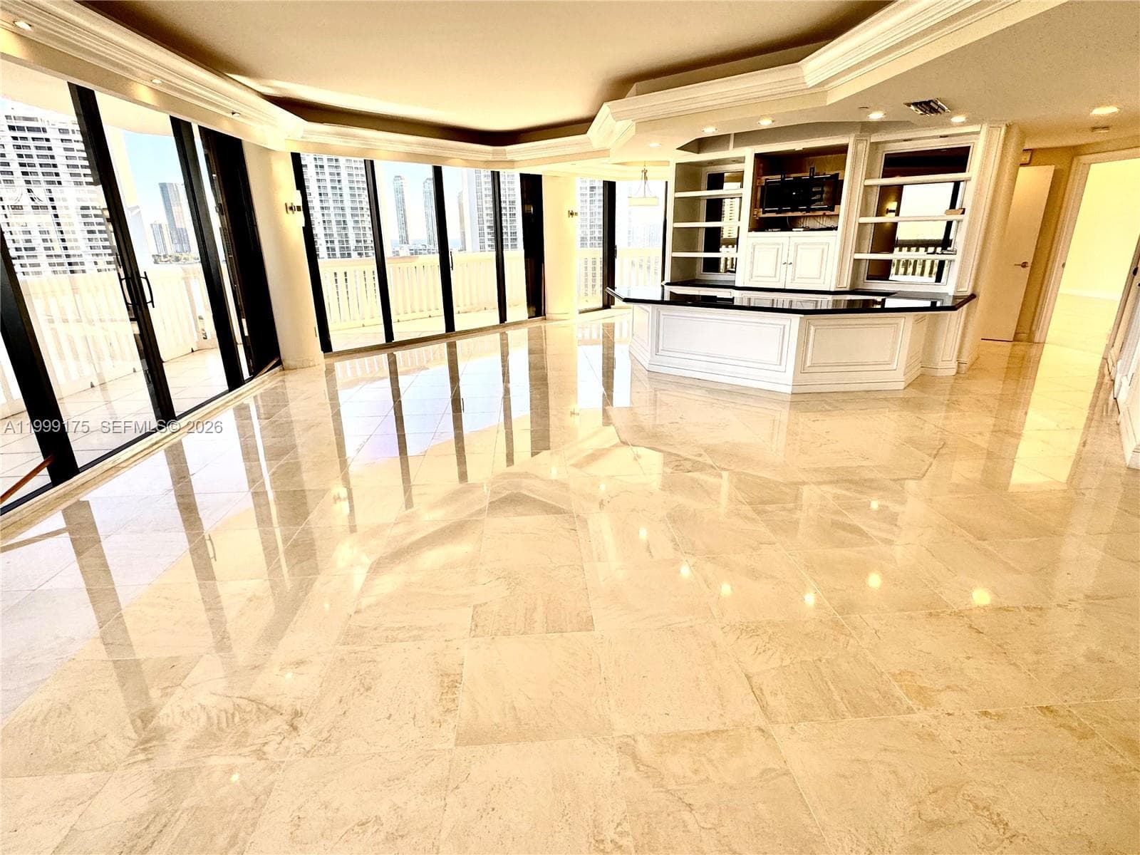 2000 Island Blvd 1801 photo 8