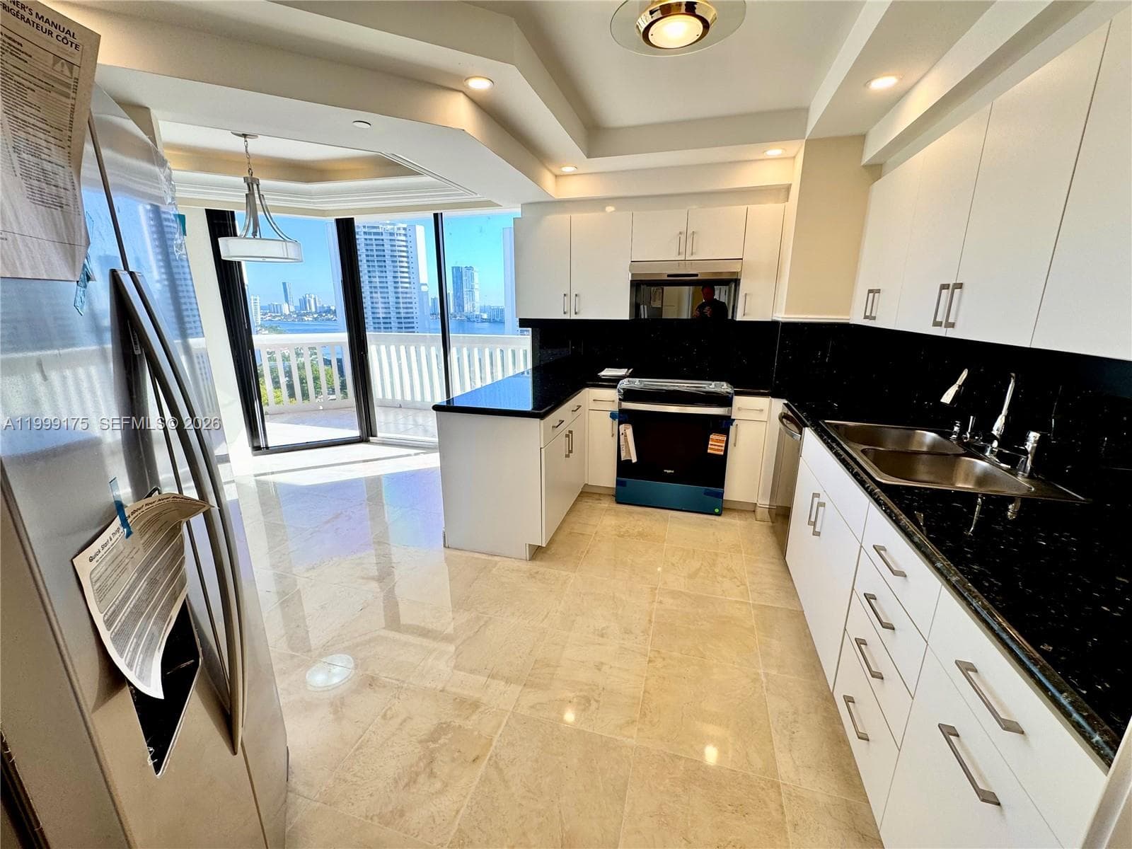 2000 Island Blvd 1801 photo 21