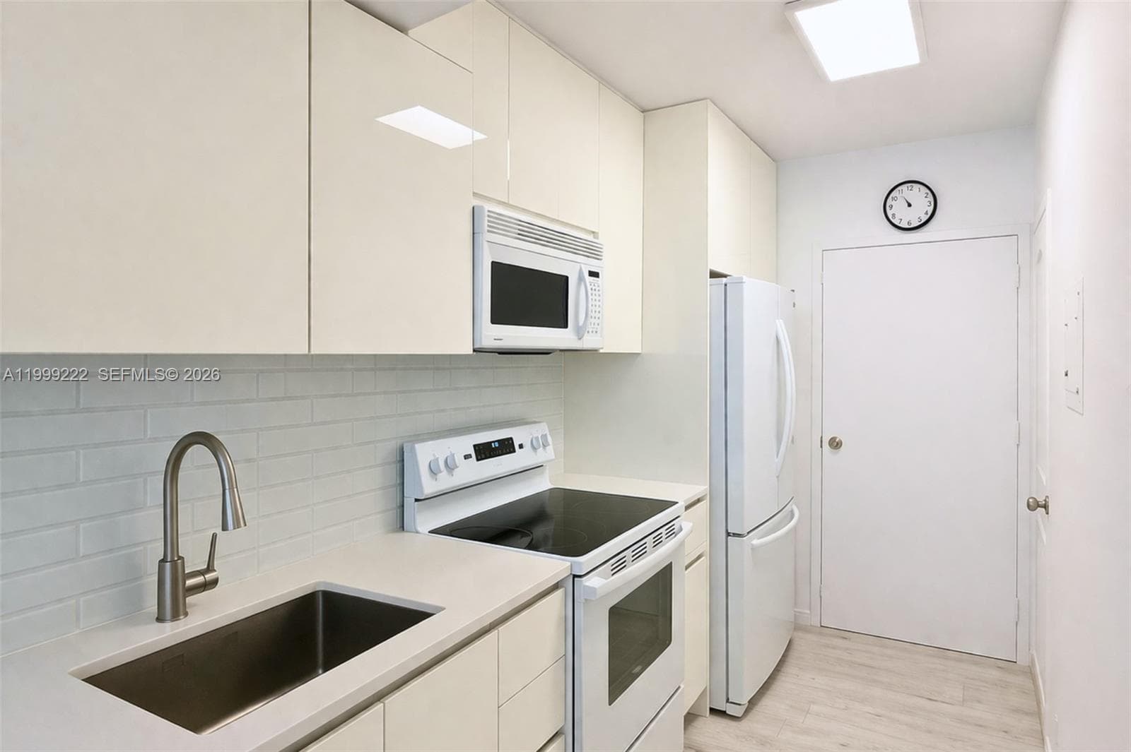 100 Lincoln Rd 430 photo 6