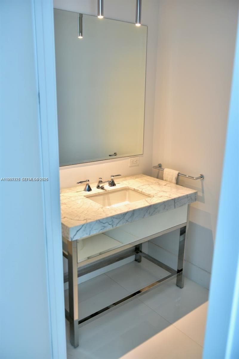 17475 Collins Ave 2802 photo 25