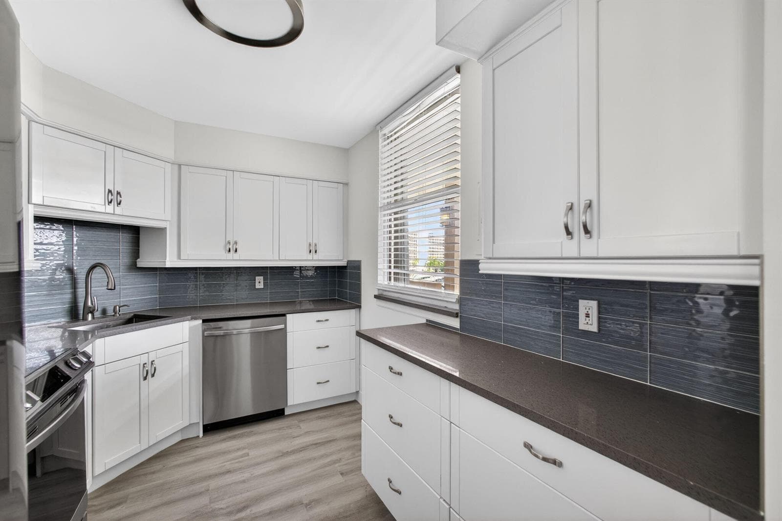 136 Lakeshore Drive 511 photo 6