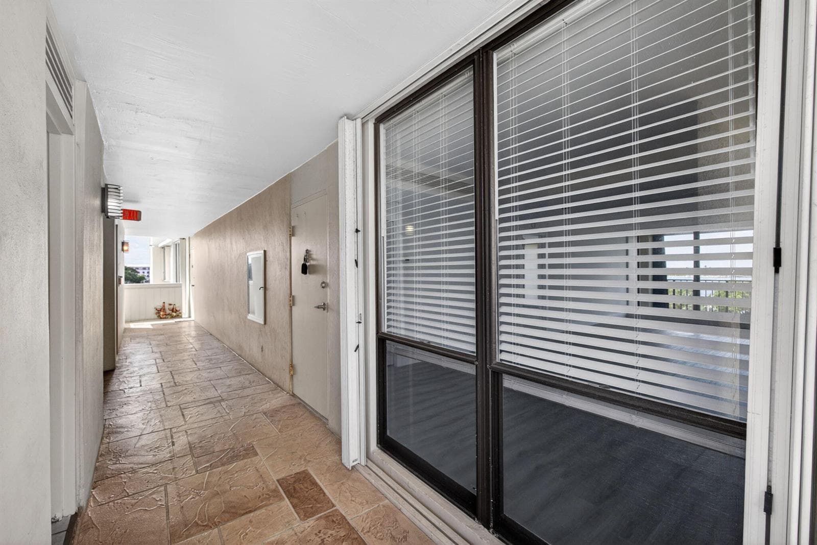 136 LAKESHORE Drive 511 photo 16