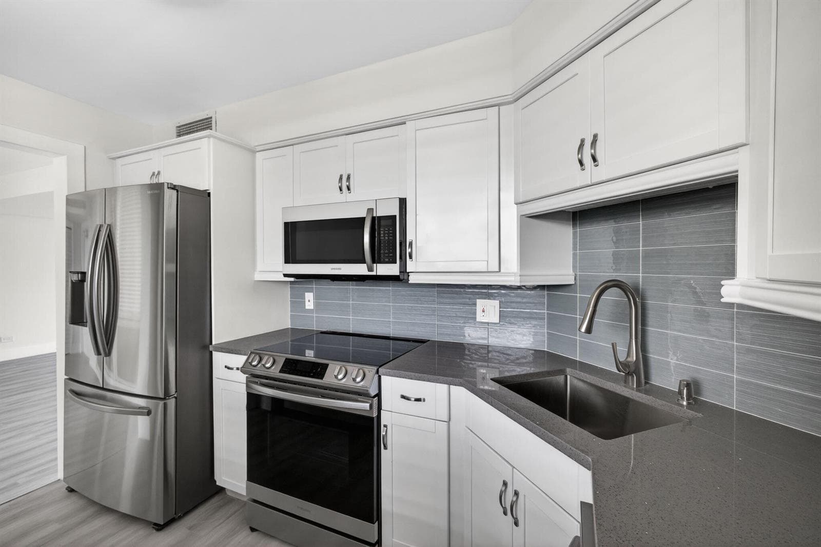 136 Lakeshore Drive 511 photo 7