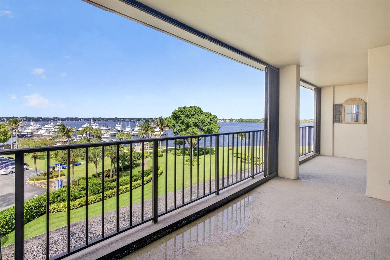 136 Lakeshore Drive 511 photo 1