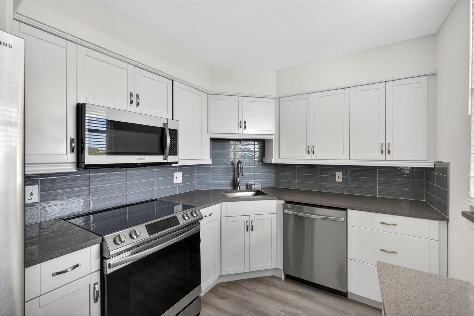 136 Lakeshore Drive 511 photo 5