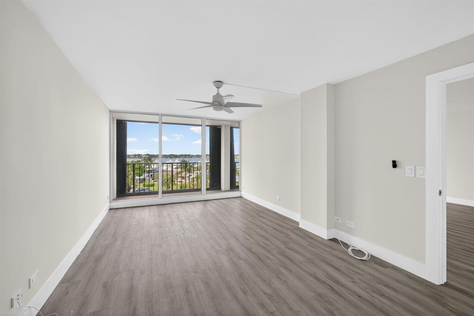 136 Lakeshore Drive 511 photo 9