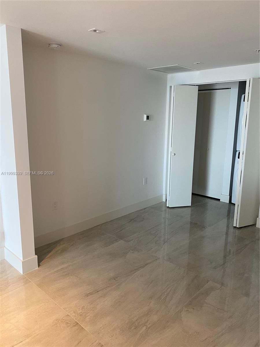 9521 E Bay Harbor Dr 605 photo 13