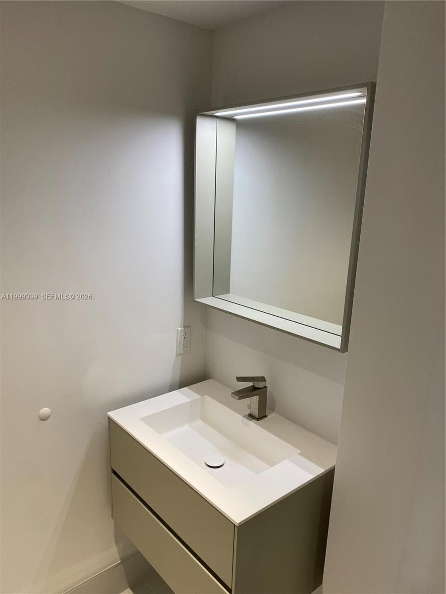 9521 E Bay Harbor Dr 605 photo 17