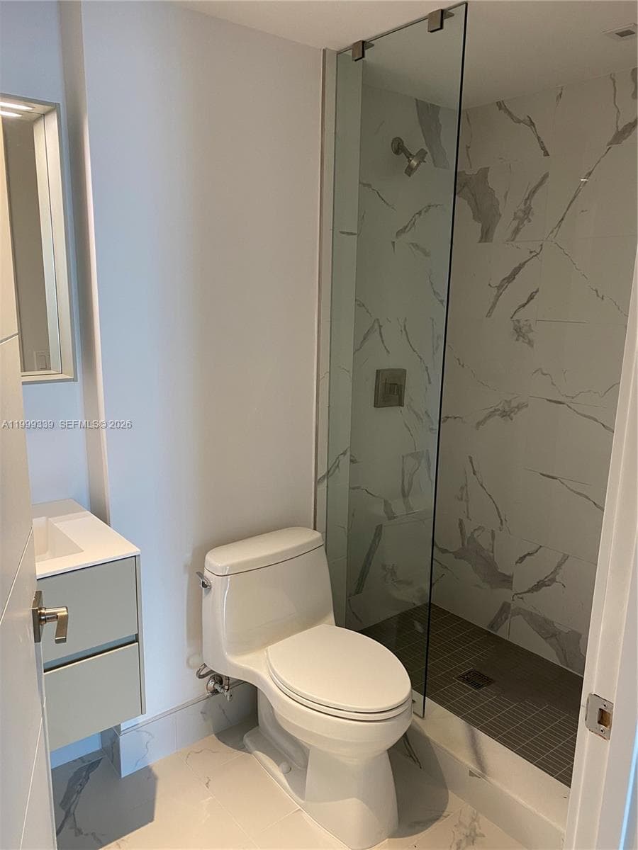 9521 E Bay Harbor Dr 605 photo 16