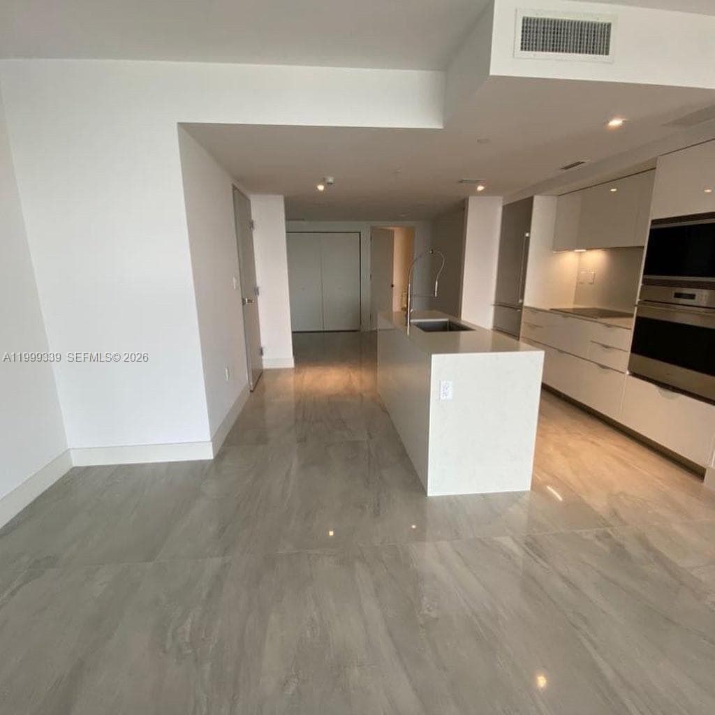 9521 E Bay Harbor Dr 605 photo 5
