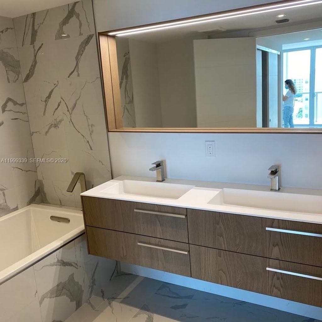 9521 E Bay Harbor Dr 605 photo 9