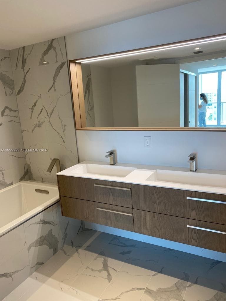 9521 E Bay Harbor Dr 605 photo 10