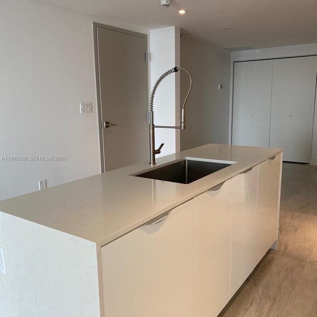 9521 E Bay Harbor Dr 605 photo 8