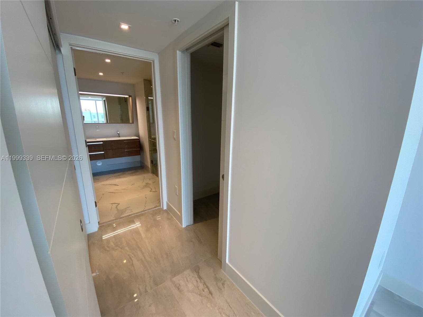 9521 E Bay Harbor Dr 605 photo 21