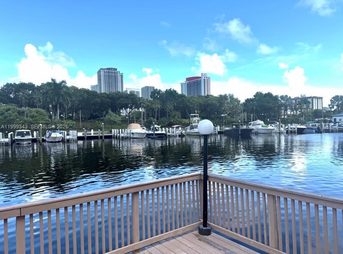 300 Diplomat Pkwy 505 photo 17