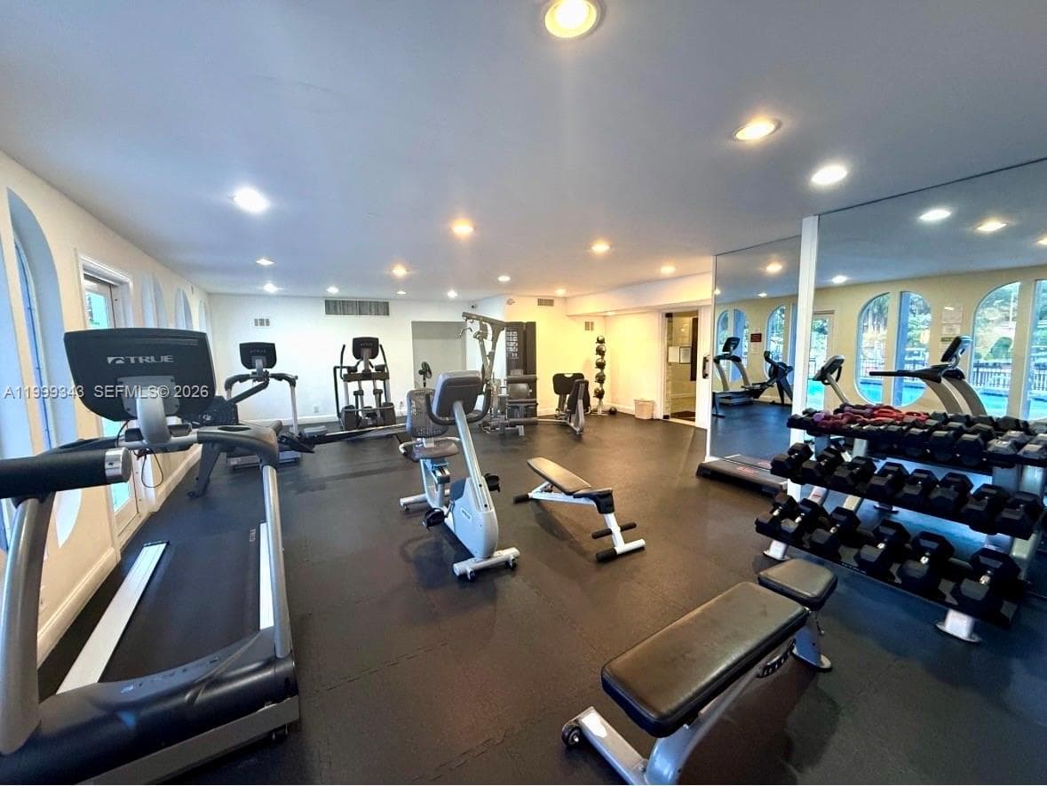 300 Diplomat Pkwy 505 photo 22