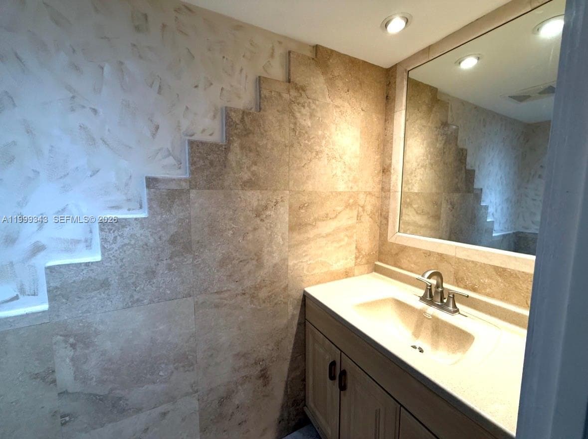 300 Diplomat Pkwy 505 photo 7