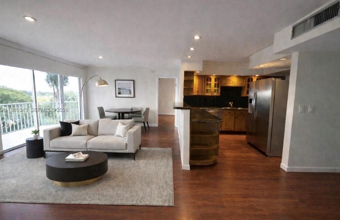 300 Diplomat Pkwy 505 photo 1