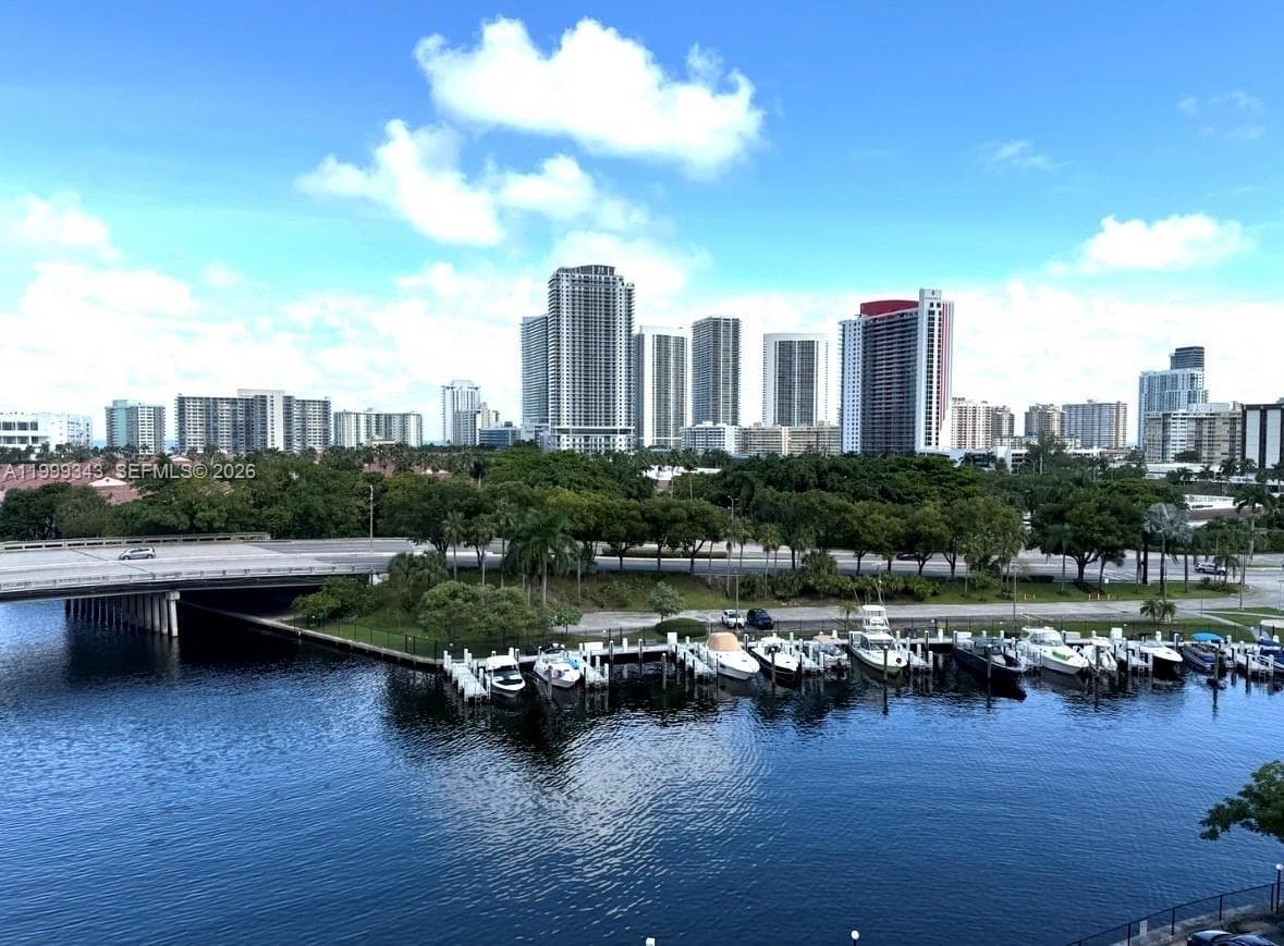 300 Diplomat Pkwy 505 photo 14