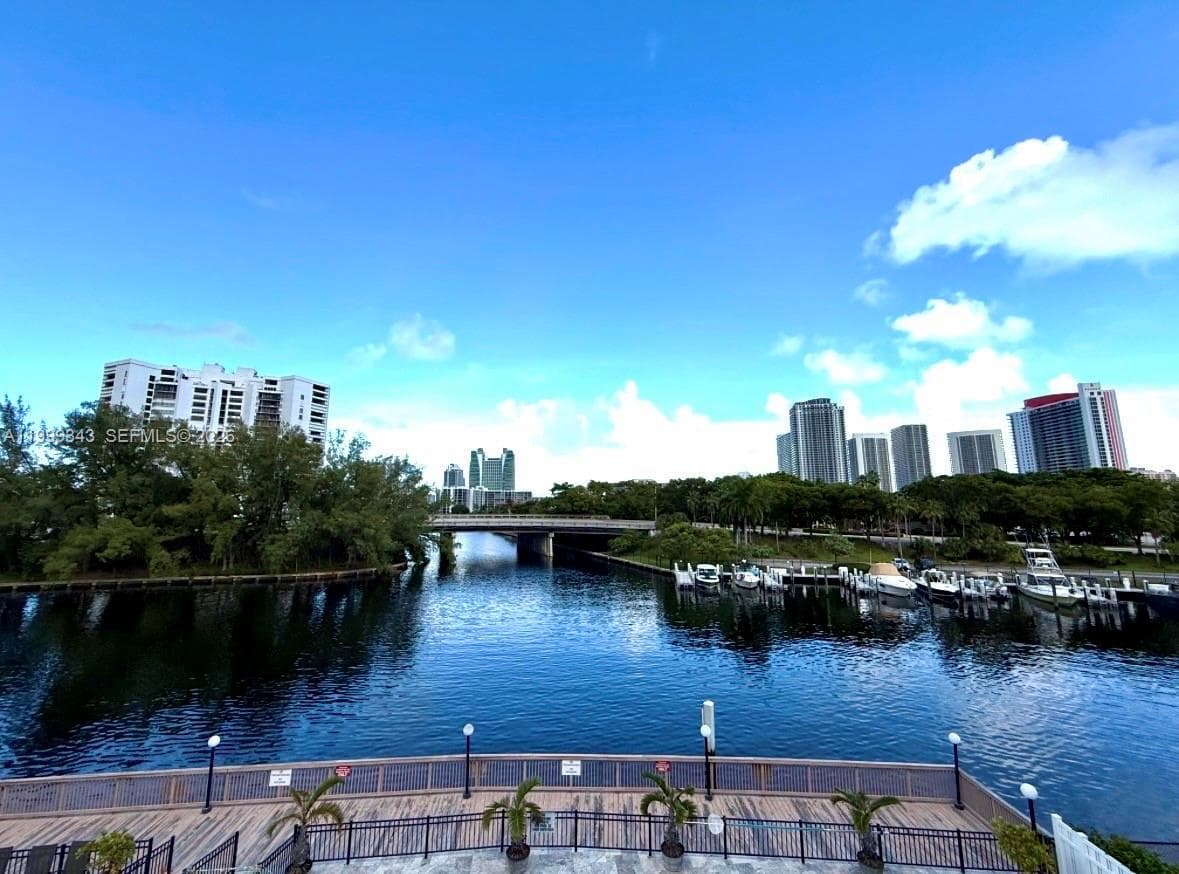 300 Diplomat Pkwy 505 photo 18