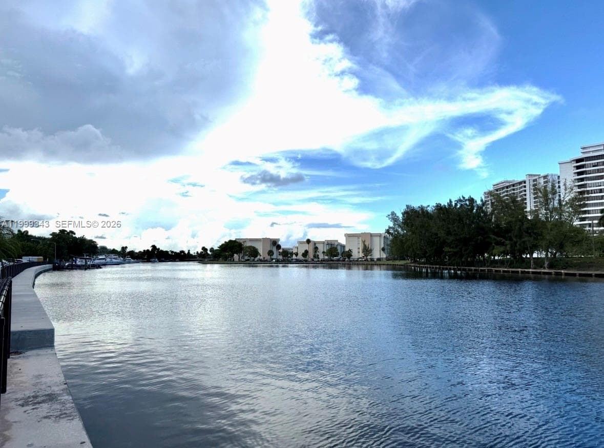 300 Diplomat Pkwy 505 photo 15