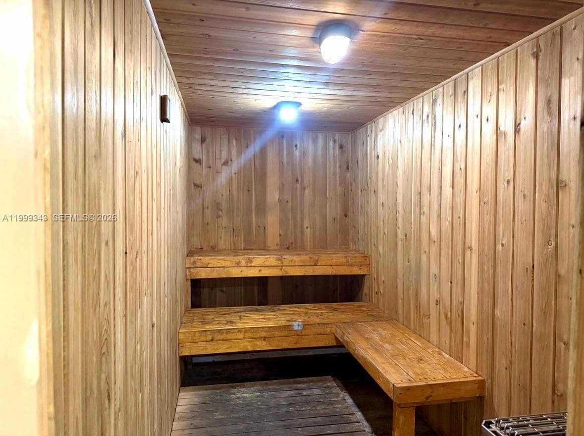 300 Diplomat Pkwy 505 photo 21