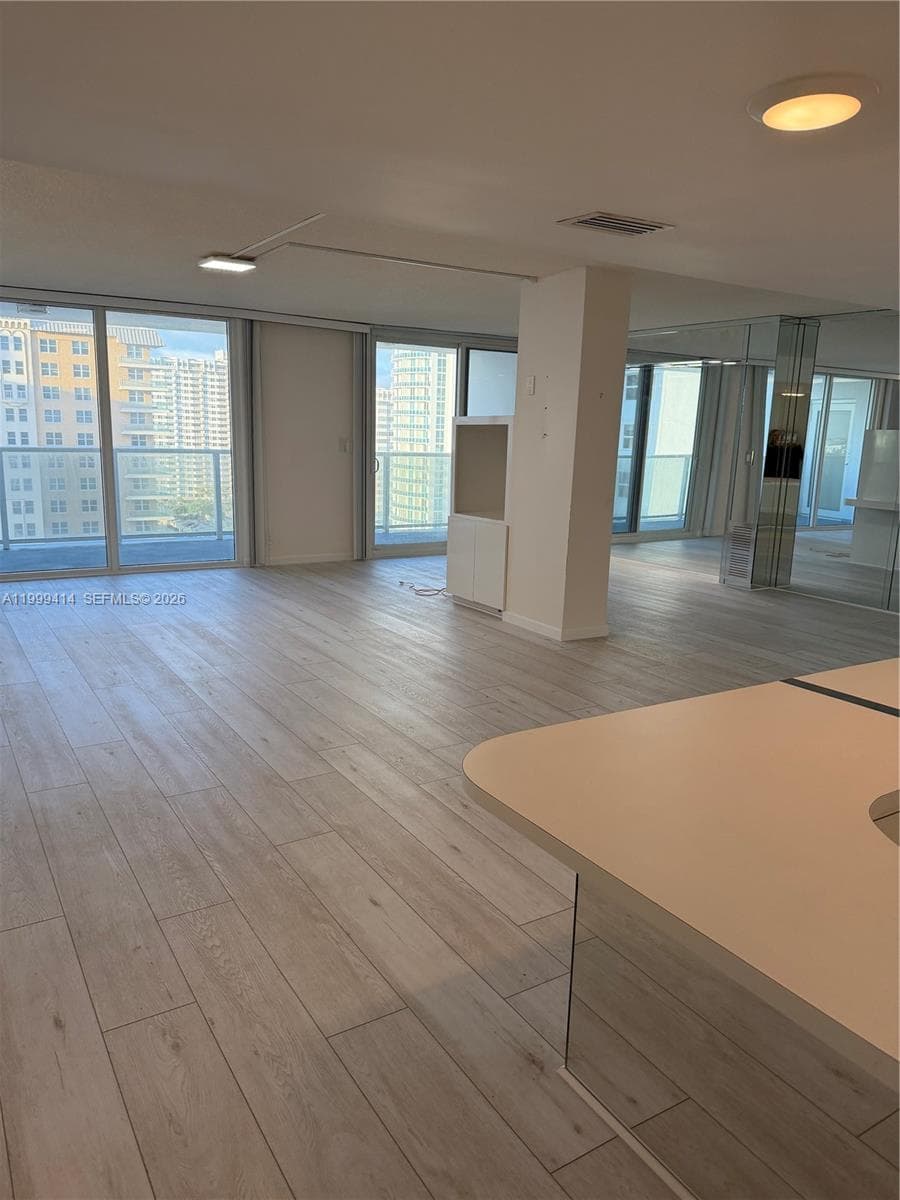 1880 Ocean Dr TS706 photo 5