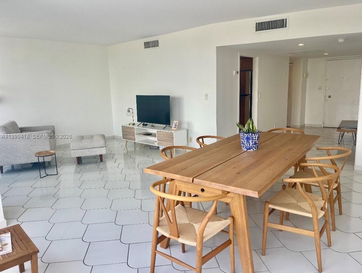 900 Bay Dr 311 photo 4