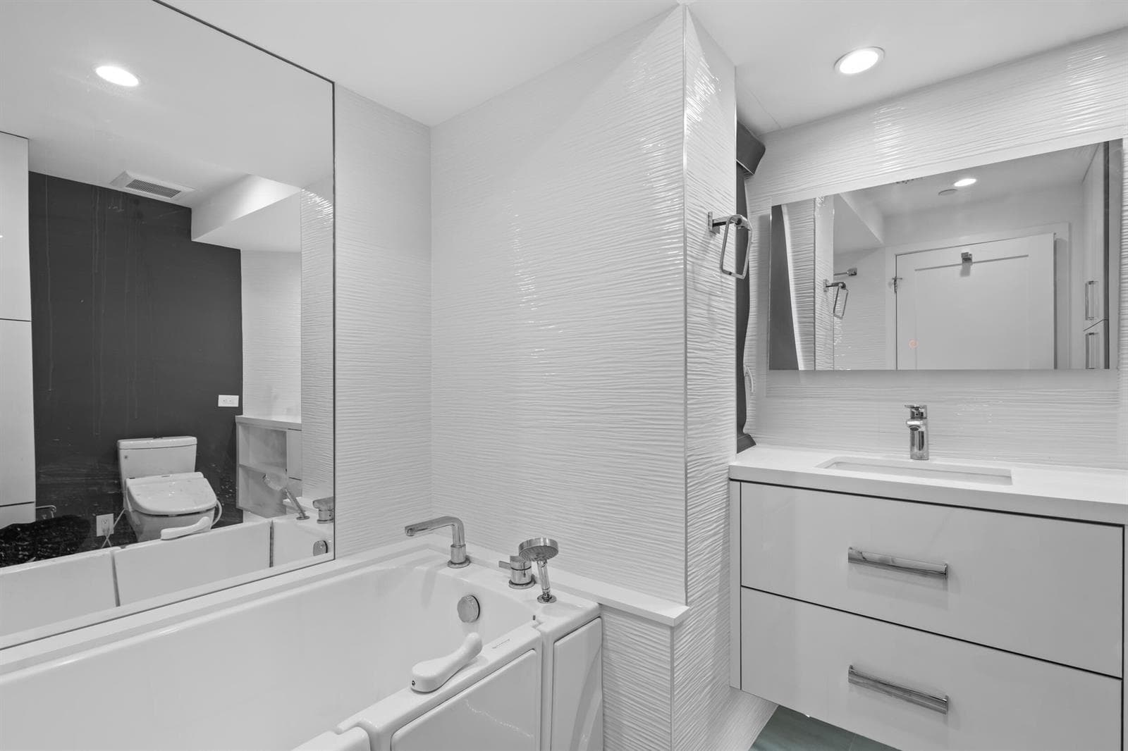 300 SE 5th Avenue 5180 photo 23