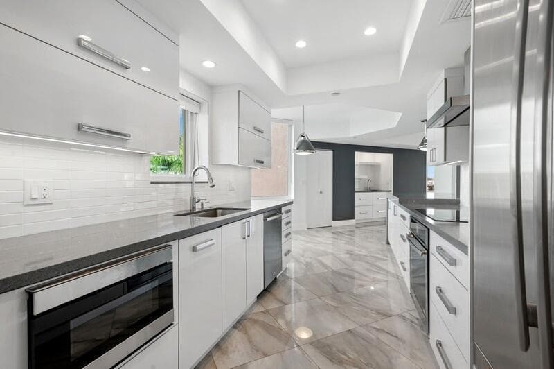 300 SE 5th Avenue 5180 photo 17