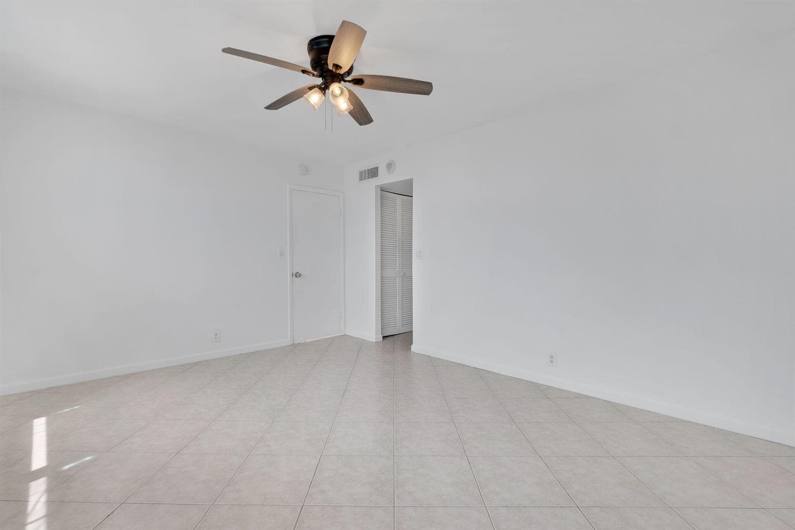 750 N Ocean Boulevard Apt 1904 photo 17