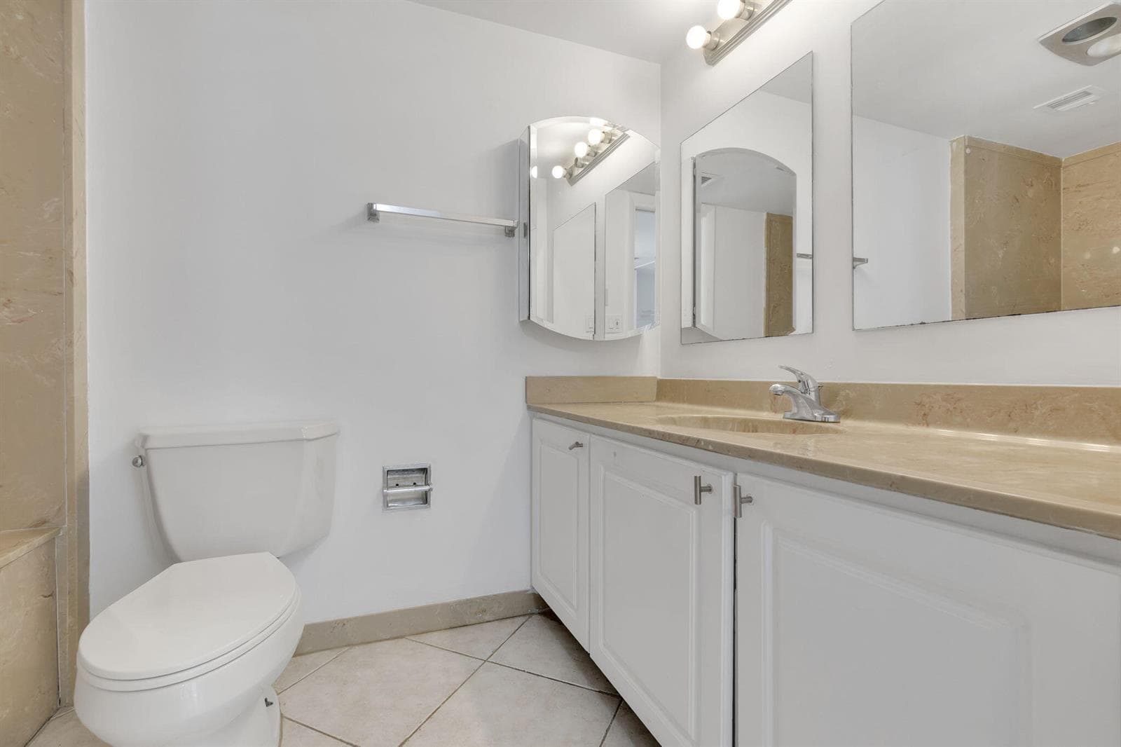 750 N Ocean Boulevard Apt 1904 photo 22