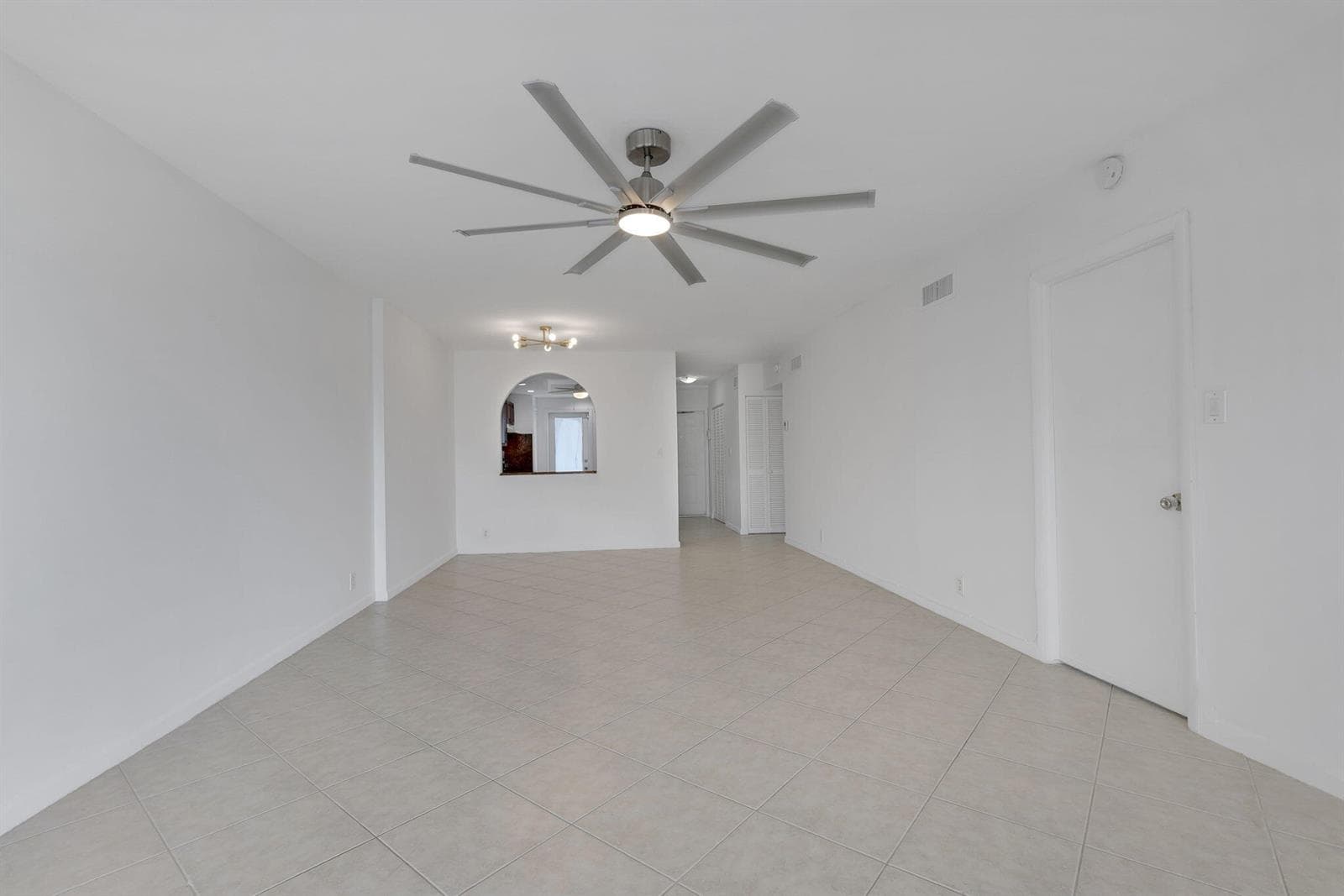 750 N Ocean Boulevard Apt 1904 photo 10