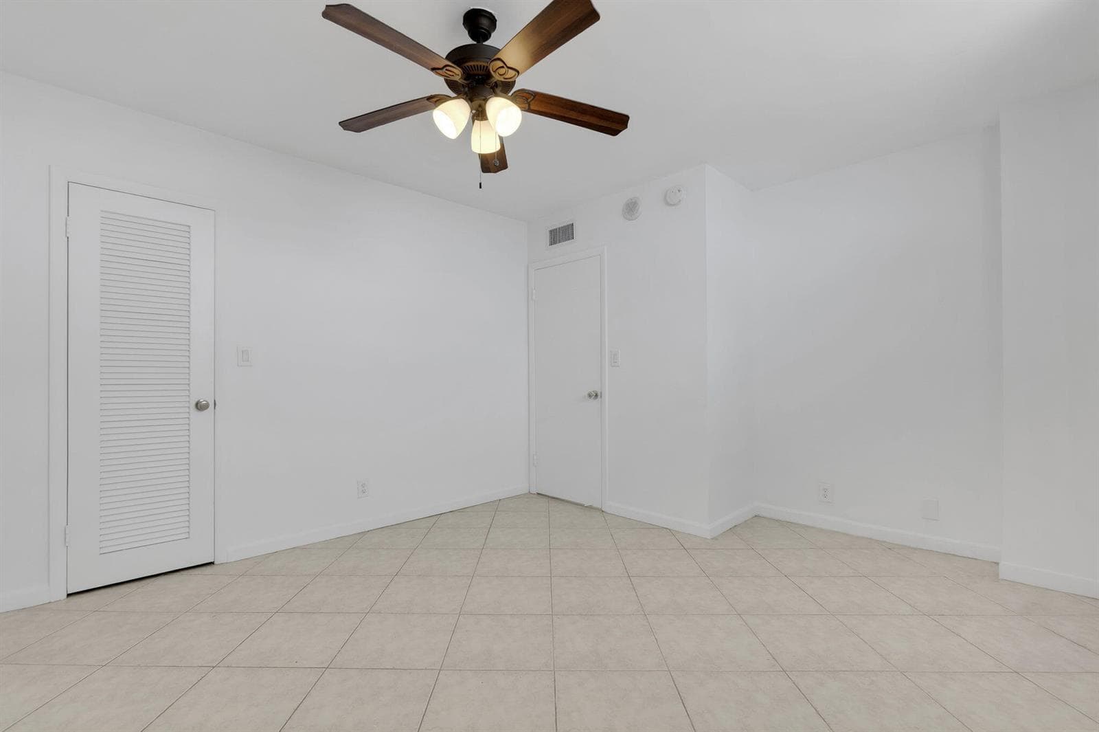 750 N Ocean Boulevard Apt 1904 photo 25