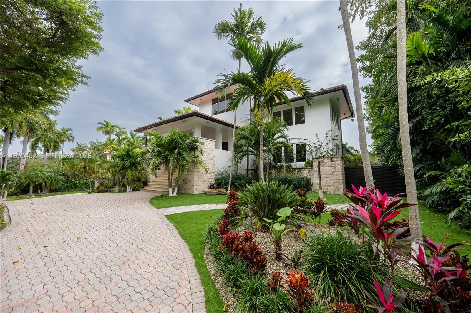 7125 Los Pinos Blvd photo 1