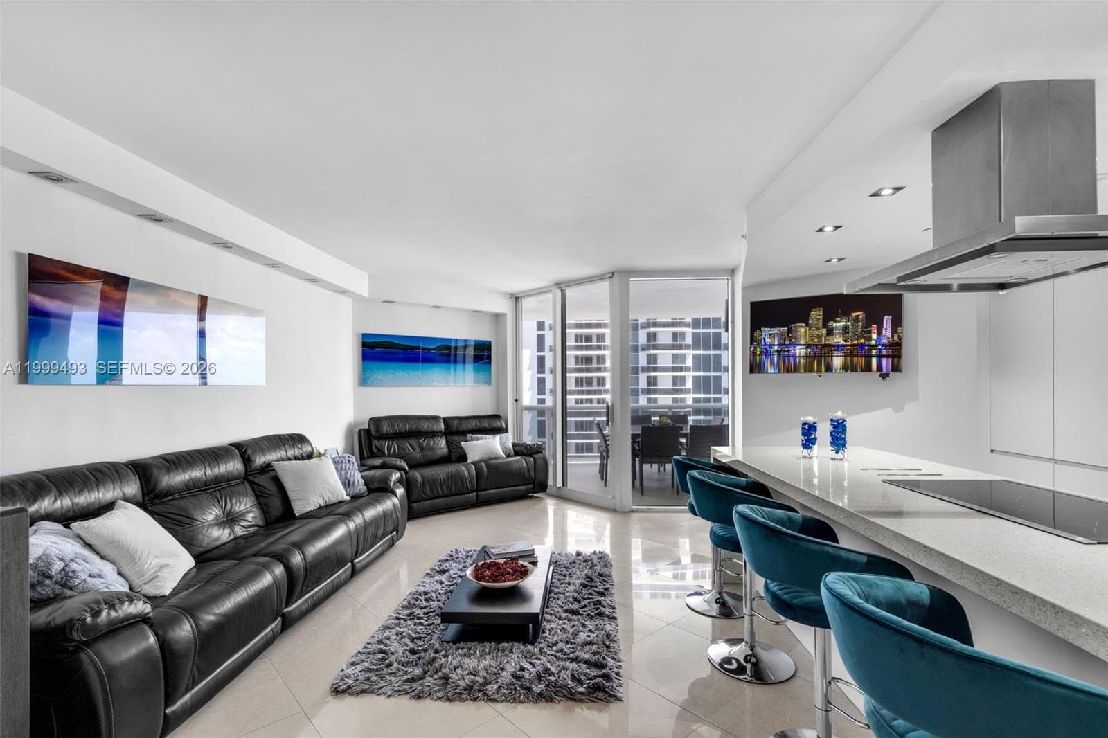4775 Collins Ave 3608 photo 2