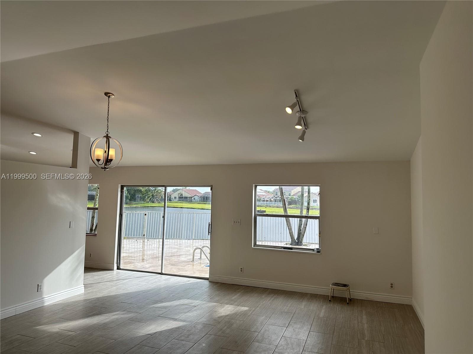 9841 Ridgecreek Rd photo 3