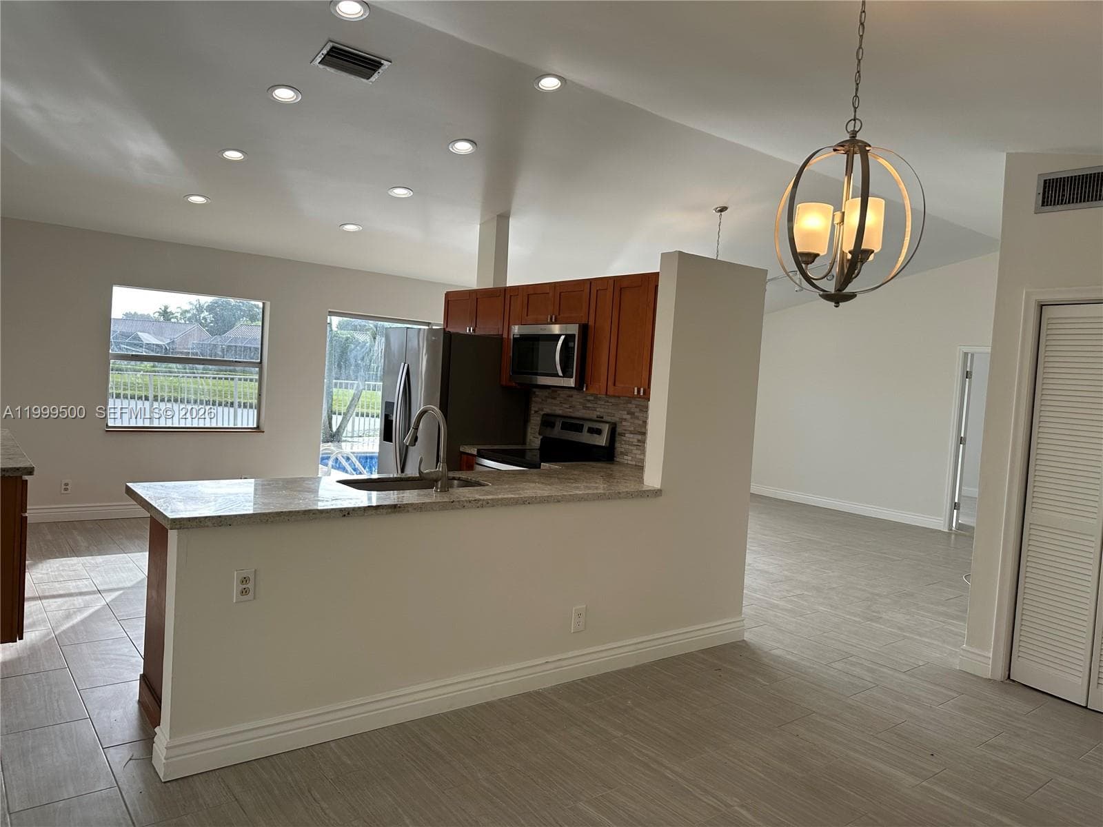 9841 Ridgecreek Rd photo 4