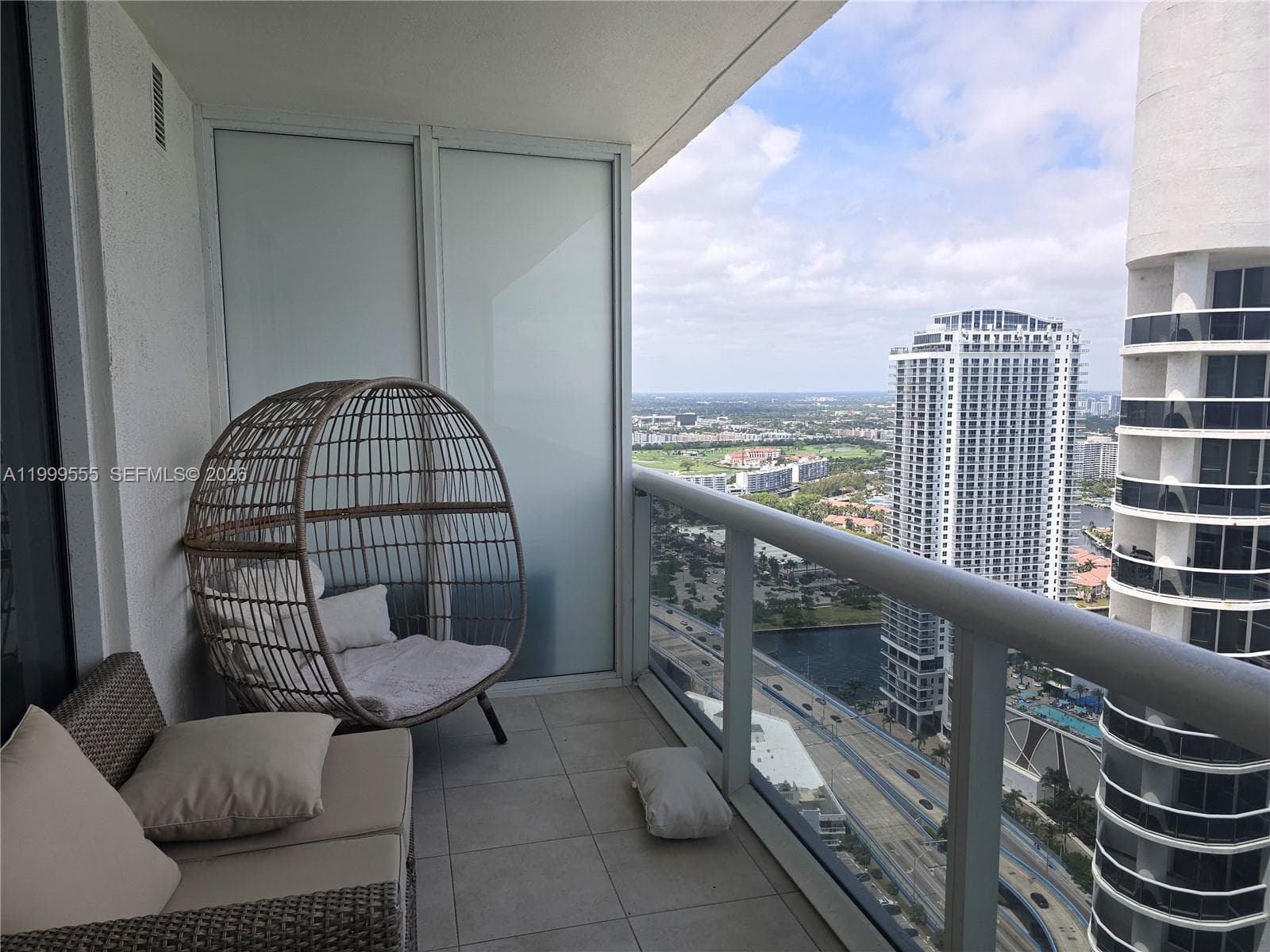 1830 Ocean Dr 4309 photo 3