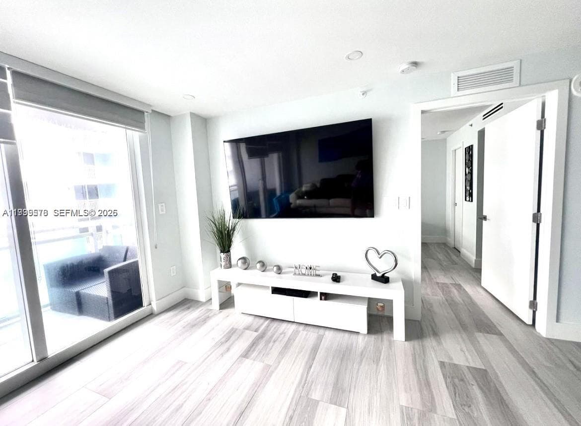 6917 Collins Ave 806 photo 2