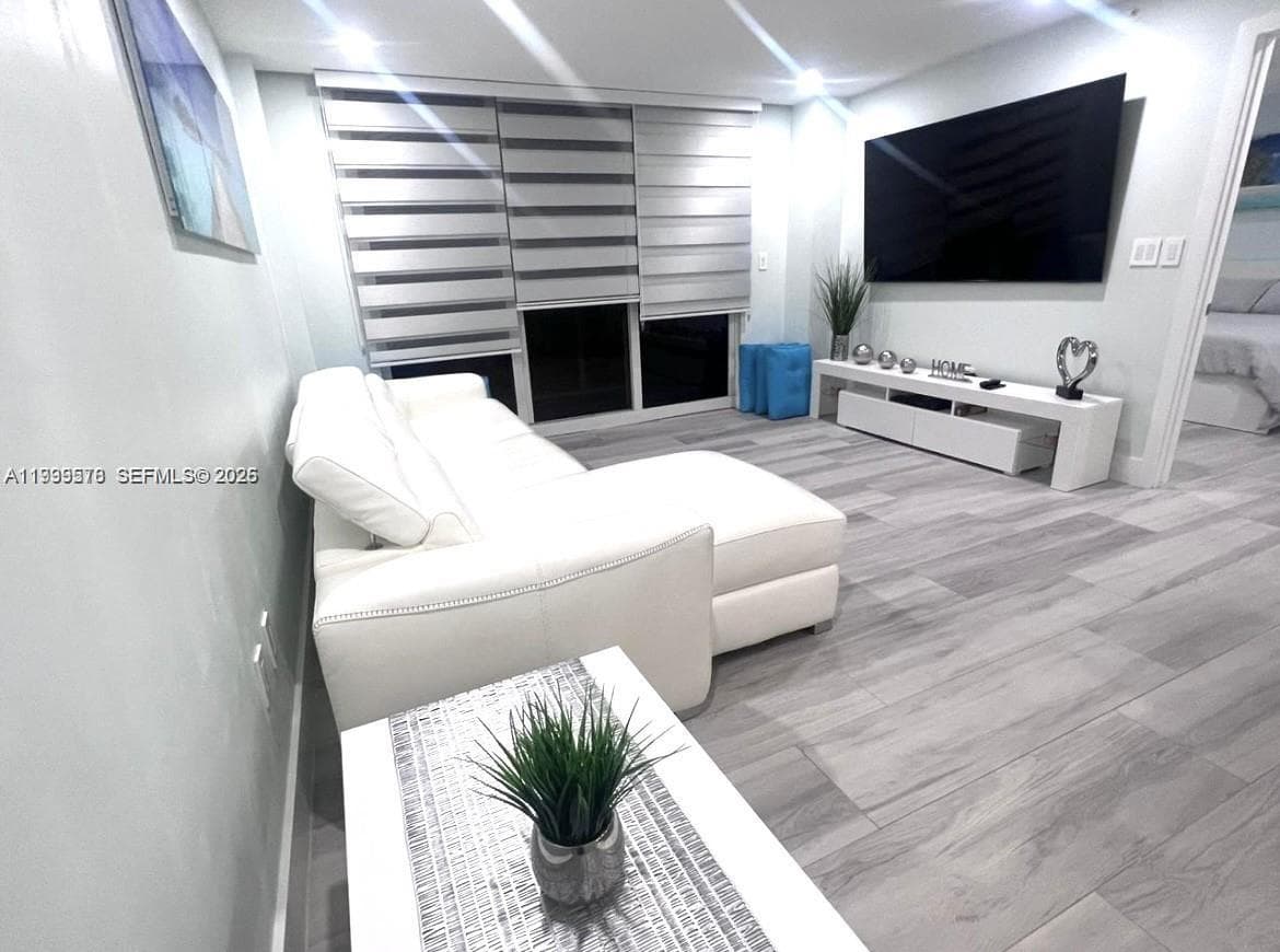 6917 Collins Ave 806 photo 11