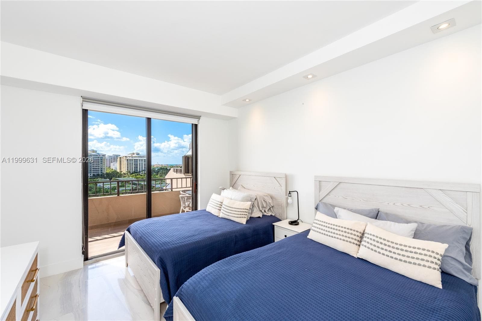 201 Crandon Blvd 923 photo 17