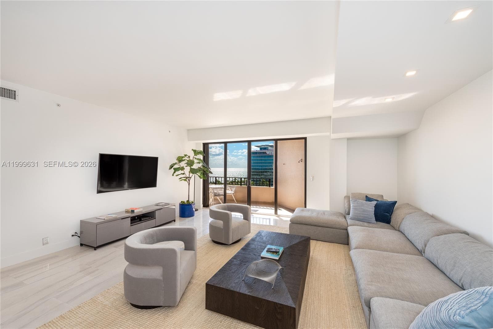 201 Crandon Blvd 923 photo 1