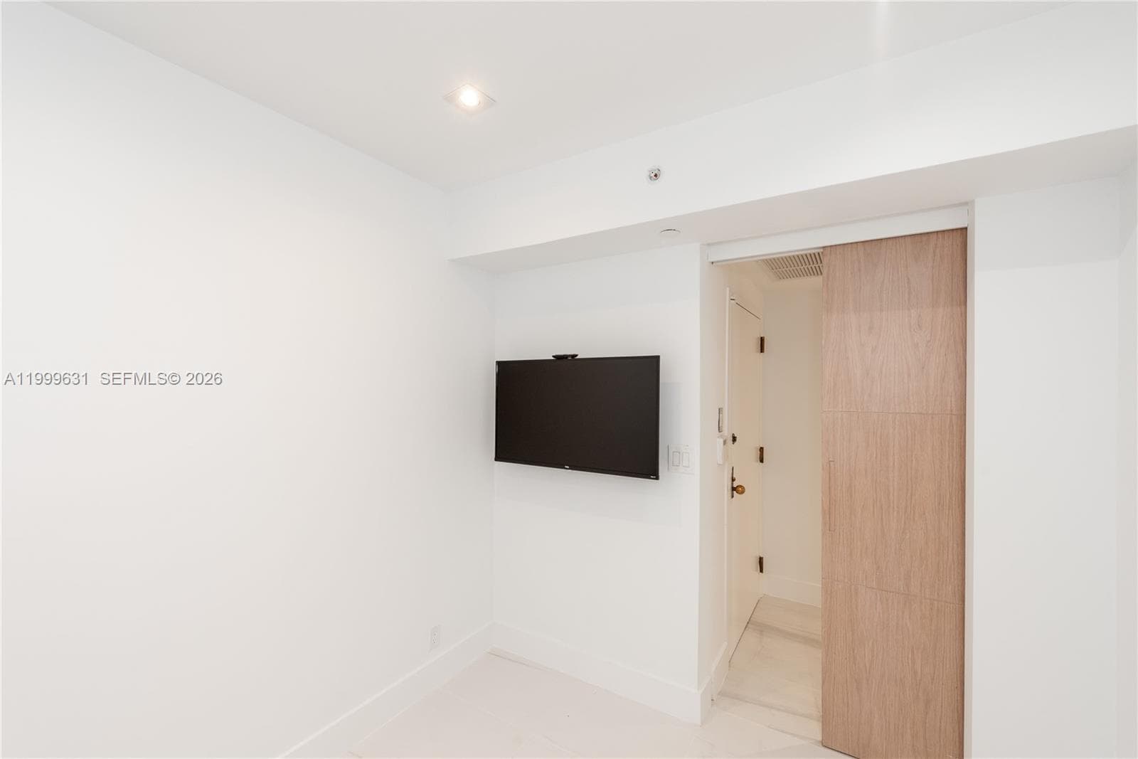 201 Crandon Blvd 923 photo 11