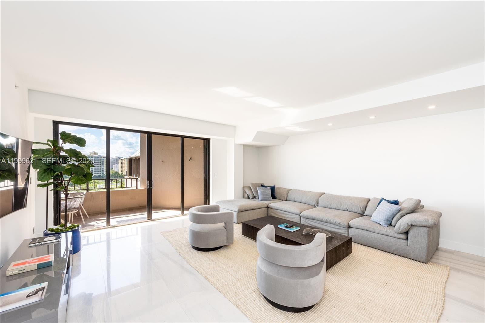 201 Crandon Blvd 923 photo 4