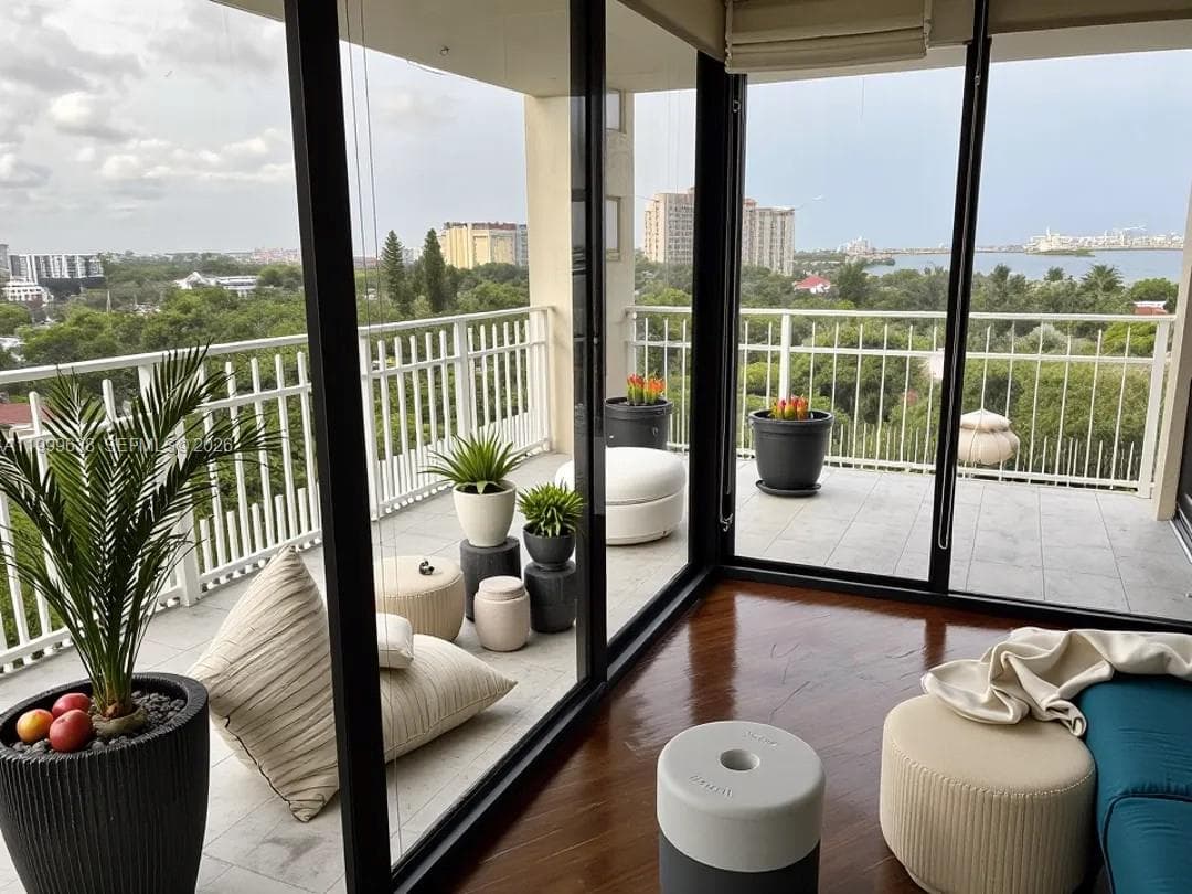 1000 Quayside Ter 1009 photo 2