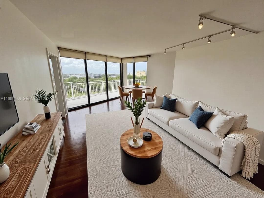 1000 Quayside Ter 1009 photo 9