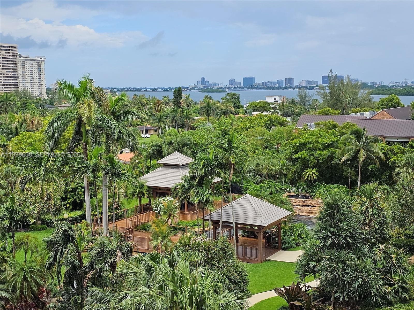 1000 Quayside Ter 1009 photo 4